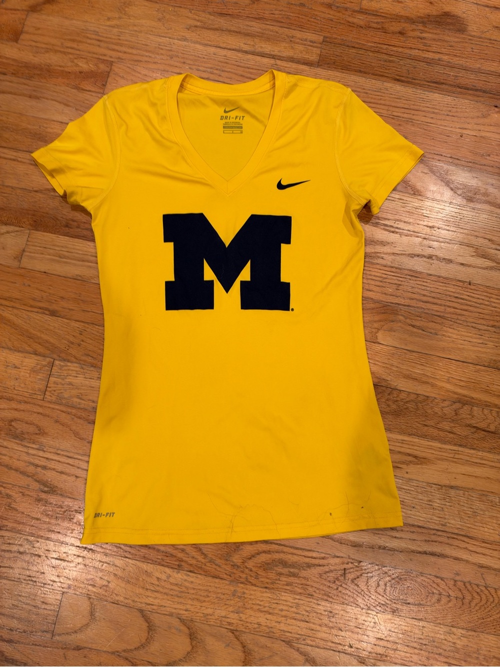 Nike Dri-FIT U Of Michigan Wolverines V-Neck Shirt Size Small Maize Blue